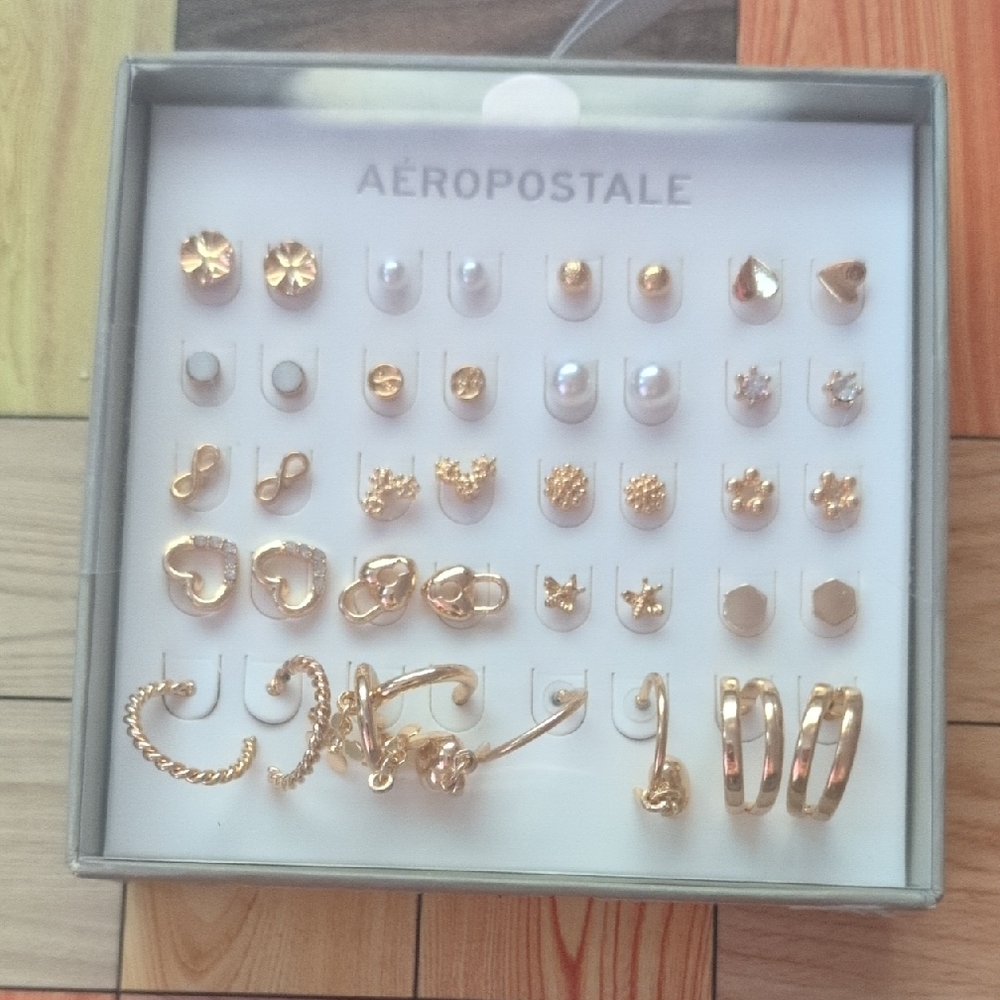 Aeropostale Gold Earring Set